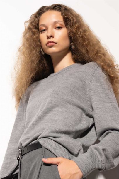 Pull en tricot à coupe régulière et col rond