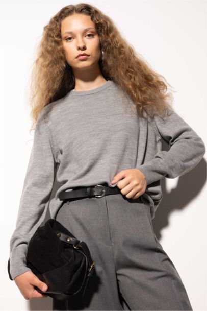 Pull en tricot à coupe régulière et col rond