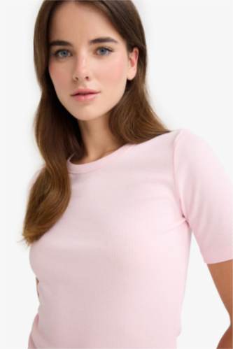 تيشيرت عادي ضيق مضلع برقبة مستديرة