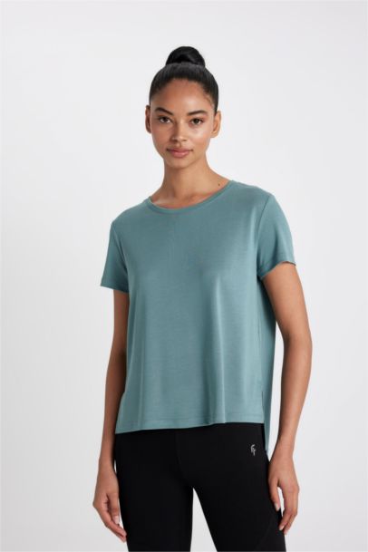 تيشيرت نص ردن قصة عادية من DeFactoFit