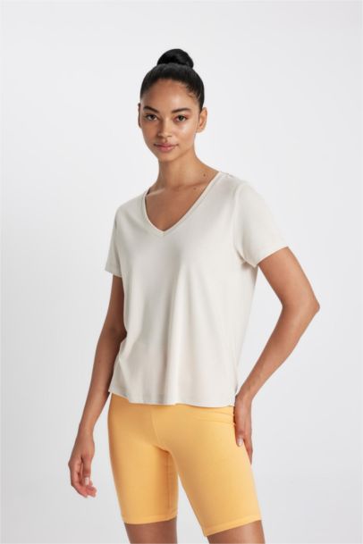 تيشيرت نص كم مشروط قصة عادية برقبة V من DeFactoFit