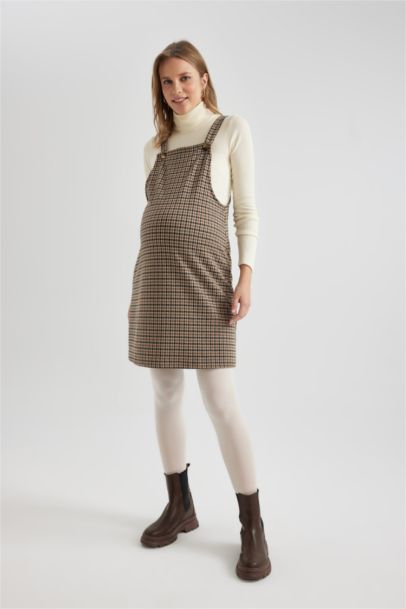 فستان حمل قصة عادية