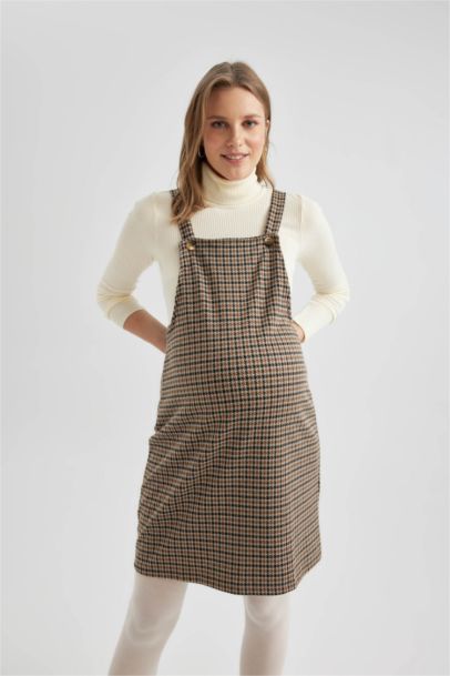 فستان حمل قصة عادية