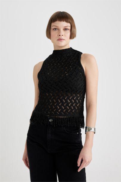 Relax Fit Crew Neck Sleeveless Blouse