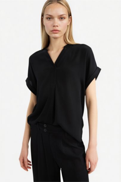 Regular Fit Crew Neck Short Sleeve Blouse