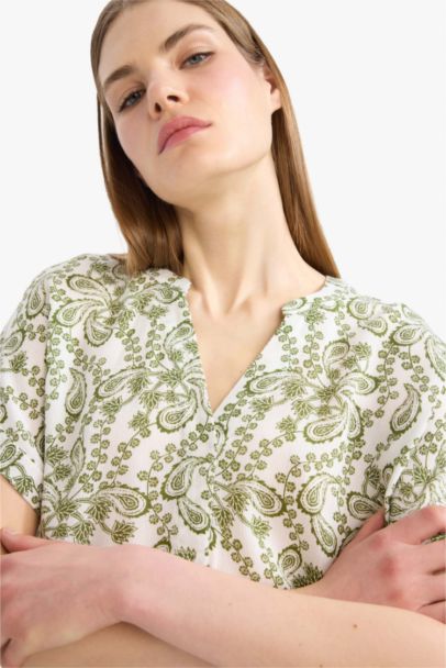 Regular Fit Crew Neck Printed Short Sleeve Blouse