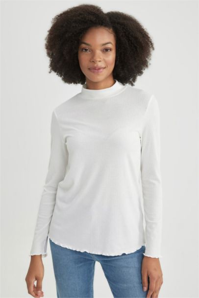 بلوزة كم طويل قصة عادية بيج فاتح