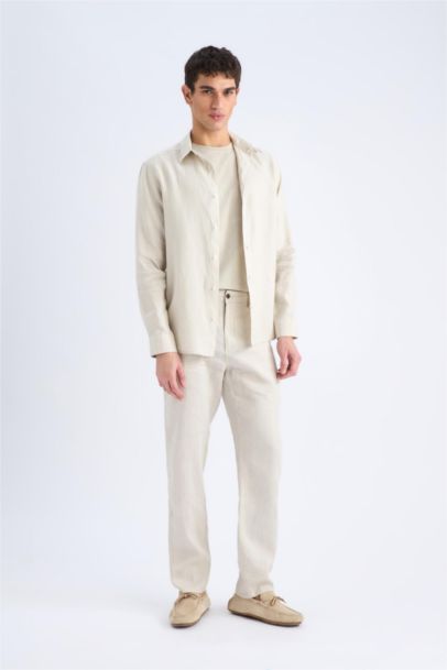 بنطلون كتان صيفي قصة مريحة ورجل عادي