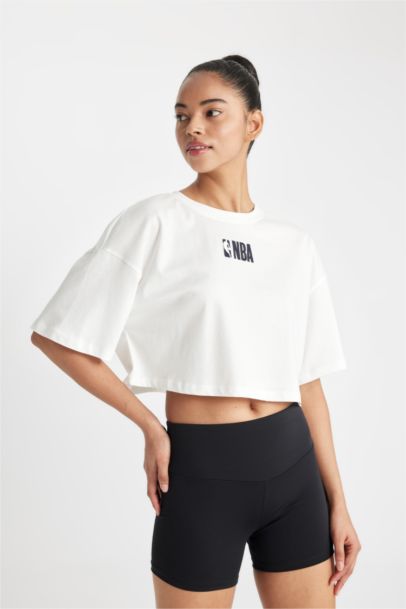 تيشيرت واسع مطرز برقبة مستديرة من NBA