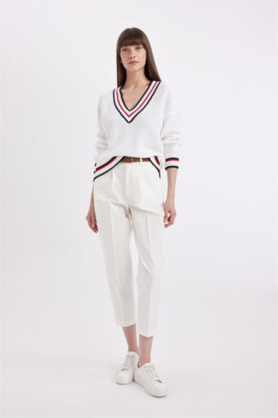 Relax Fit V Yaka Kolej Temalı Selanik Kumaş Triko Kazak