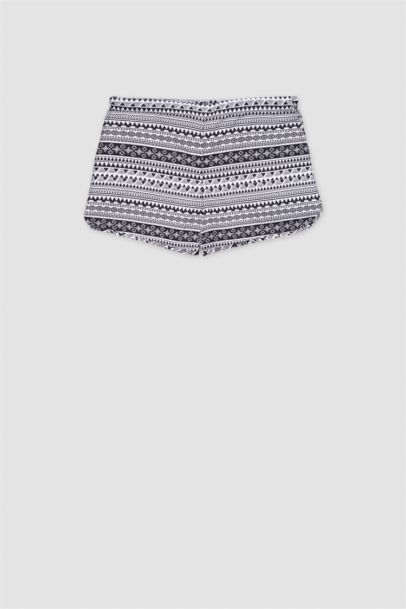 شورت بحر اسود قصة عادية من Fall in Love