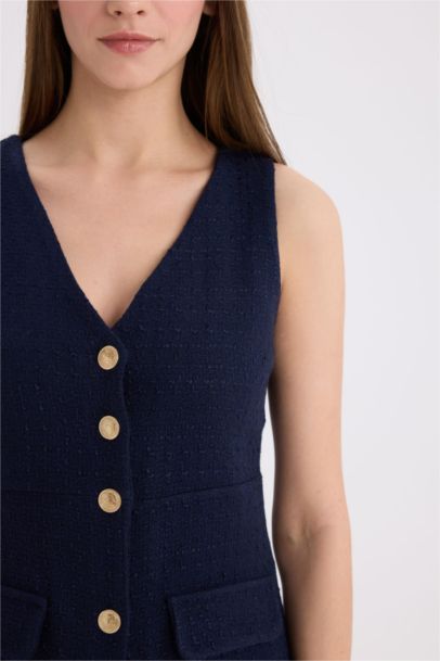 Платье миди с деталями пуговиц и без рукавов