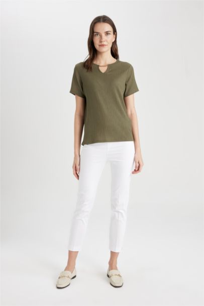 تيشيرت نص ردن بياخة مستديرة وقصة عادية