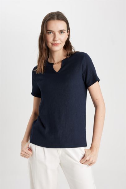 تيشيرت نص ردن بياخة مستديرة وقصة عادية