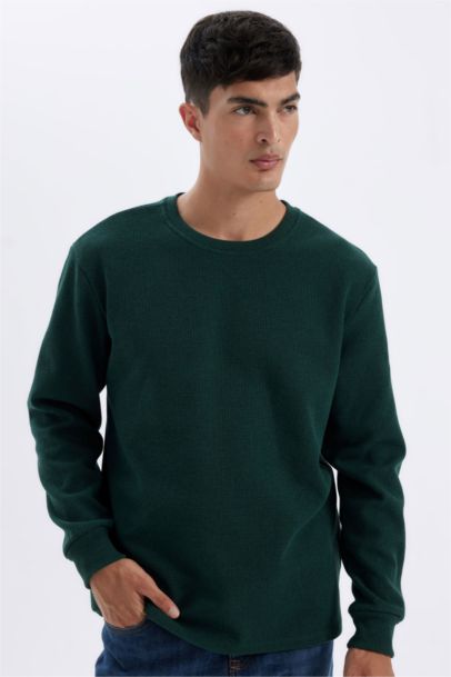 Футболка стандартного кроя с круглым вырезом