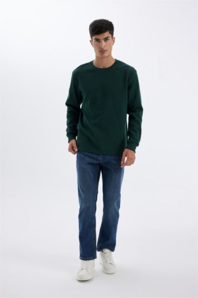 Футболка стандартного кроя с круглым вырезом