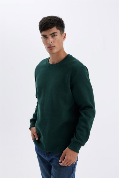 Футболка стандартного кроя с круглым вырезом