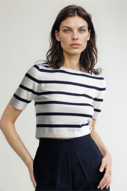 T-shirt slim en tricot rayé à col rond et manches courtes