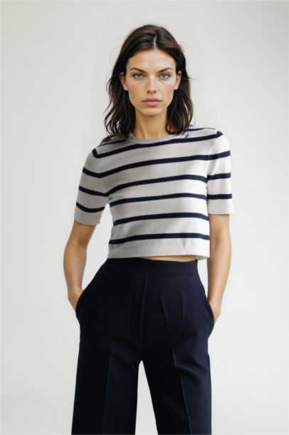 T-shirt slim en tricot rayé à col rond et manches courtes