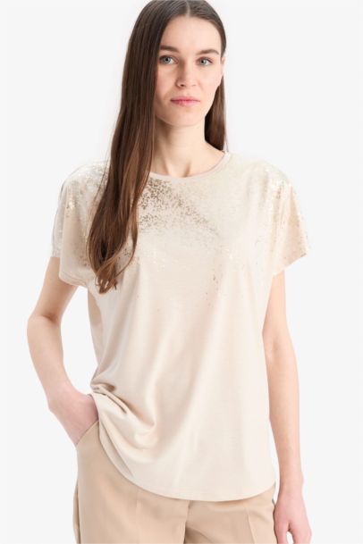 تي شيرت نص كم مطبوع بياقة مستديرة