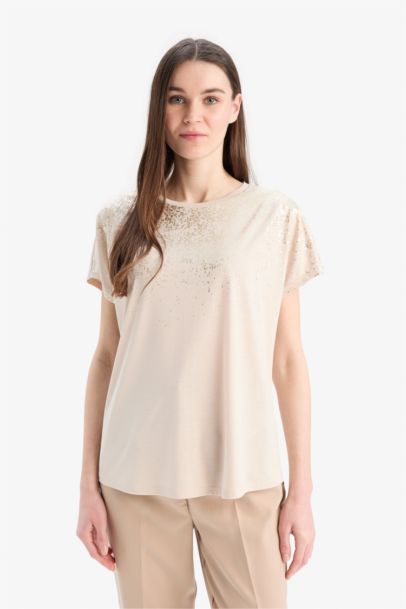 تي شيرت نص كم مطبوع بياقة مستديرة