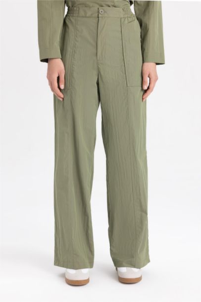 بنطرون كارجو برجل واسع باراشوت بجيب