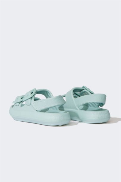 صندل بناتي بكعب مسطح