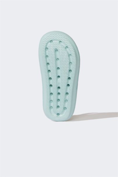 صندل بناتي بكعب مسطح