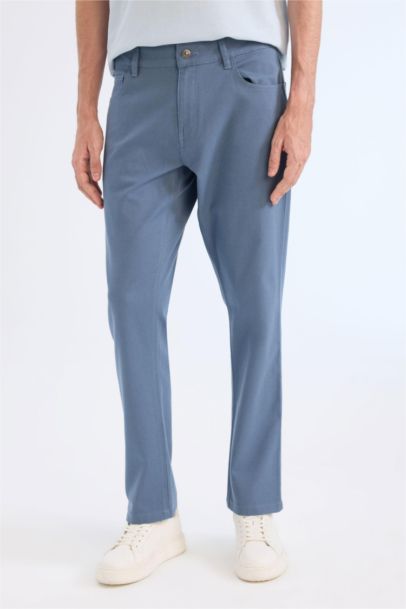 Брюки-чиносы приталенного кроя с узкими штанинами