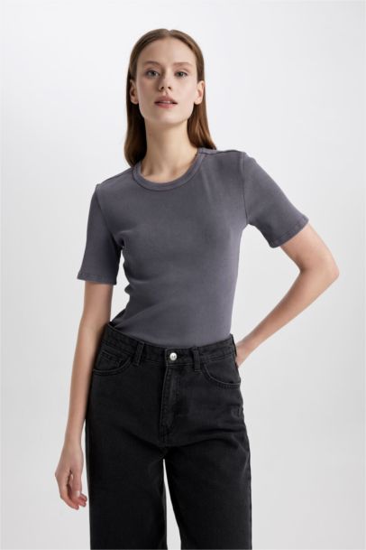 تيشيرت نص كم سامبل سليم فيت بتأثير باهت