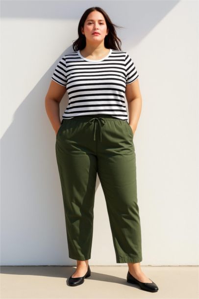 تيشيرت نص كم مخطط قصة عادية برقبة مستديرة