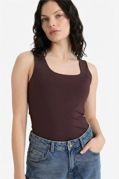 Slim Fit Basic Square Collar Sleeveless Tank Top