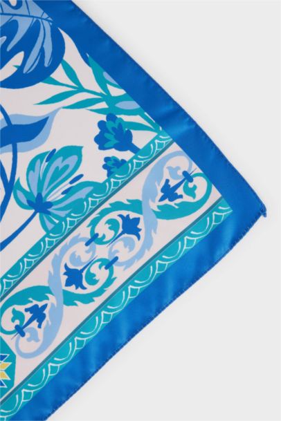 بندانا نسائي بنمط عرقي