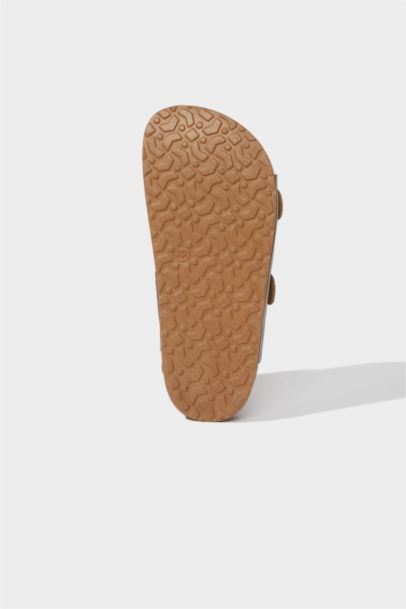 صندل ولادي بكعب مسطح