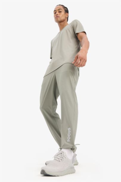 بنطلون جوجر رياضي منسوج سليم فيت كاكي من DeFactoFit