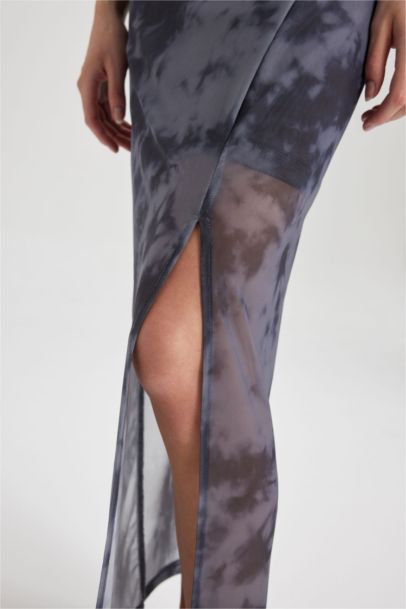 Bodycon Vücudu Saran Dik Yaka Yırtmaçlı Batik Tül Kolsuz Maxi Abiye Elbise