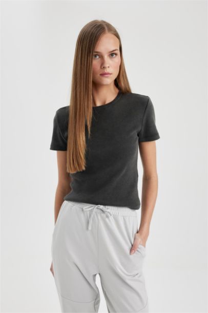 Fitted Bisiklet Yaka Kısa Kollu Yıkamalı Soluk Efektli Tişört