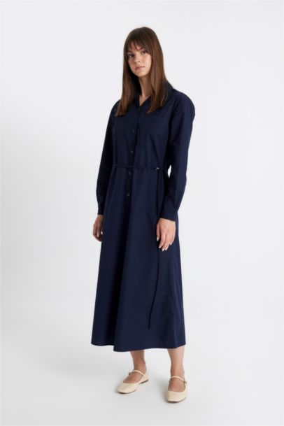 Robe Tissée à Manches Longues en Popeline à boutonse et ceinturée