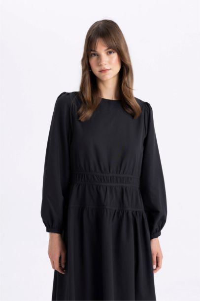 فستان طويل بوبلين بياخة مستديرة ردن طويل