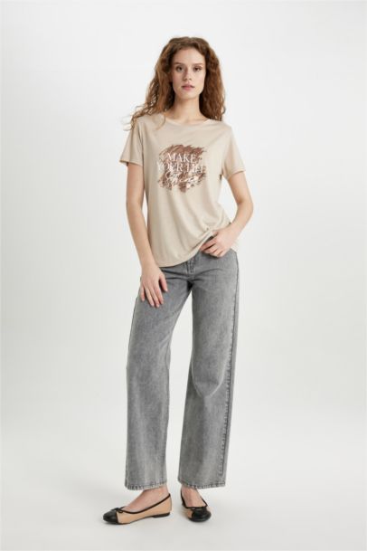 تيشيرت نص كم قصة عادية برقبة مستديرة