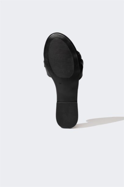 Woman Flat Sole Single Strap Faux Leather Slippers