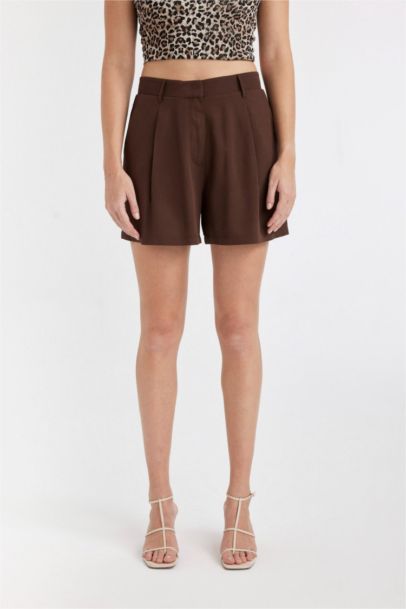 شورت قصير كتان بجيب وخصر عالي