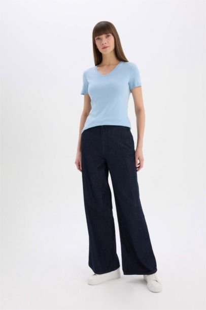 تيشيرت نص كم عادي سليم مضلع برقبة V