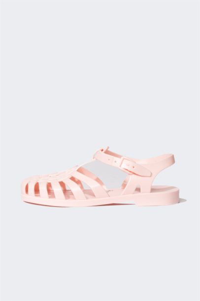 صندل نسائي بكعب مسطح