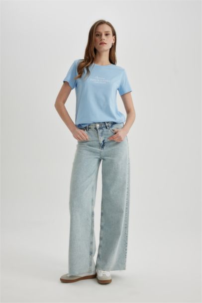 تيشيرت نص كم قصة عادية برقبة مستديرة