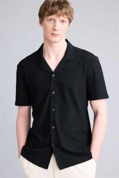 Modern Fit Polo Yaka Dokulu Penye Kısa Kollu Siyah Gömlek