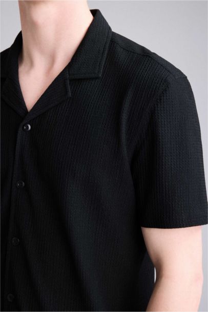 Modern Fit Polo Yaka Dokulu Penye Kısa Kollu Siyah Gömlek