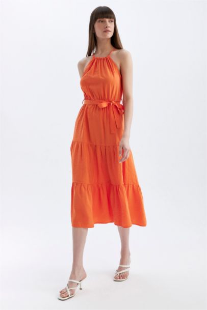 فستان ميدي بدون ردن بحزام