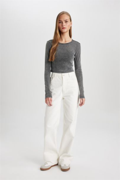 تيشيرت كم طويل سليم فيت بتأثير باهت