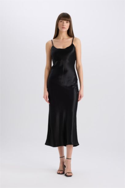 Платье-макси облегающее без рукавов из атласа с вырезом декольте
